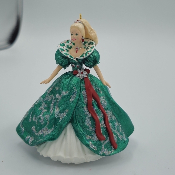 Hallmark 1995 Holiday Barbie Keepsake Ornament - Picture 4 of 6